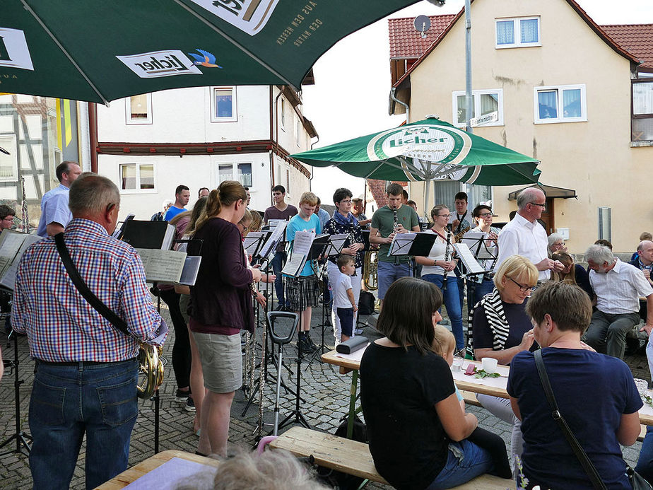 Sommerserenade vor dem "Chorfürst" (Foto: Karl-Franz Thiede)